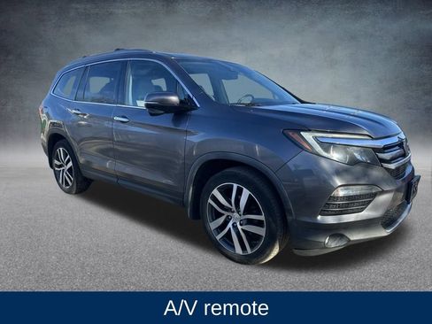 Used 2017 Honda Pilot Touring image 9