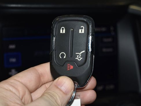 Used 2024 GMC Terrain SLT image 17