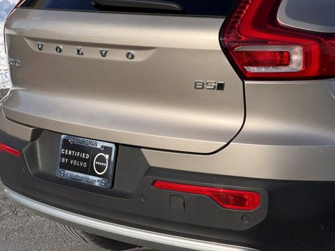 Certified 2023 Volvo XC40 B5 Plus w/ Protection Package Premier image 12