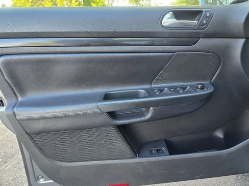 Used 2011 Volkswagen Jetta SE w/ Wheel & Sunroof Pkg FWD image 22