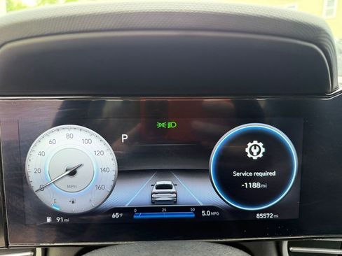 Used 2023 Hyundai Elantra Limited FWD image 16
