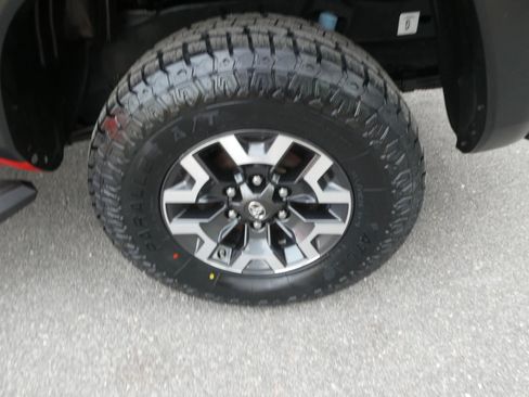 Used 2017 Toyota Tacoma TRD Off-Road w/ Tow Package (A/T) AWD/4WD image 33