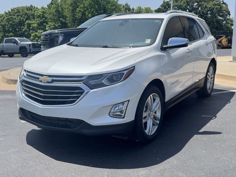 Used 2018 Chevrolet Equinox Premier AWD/4WD image 2