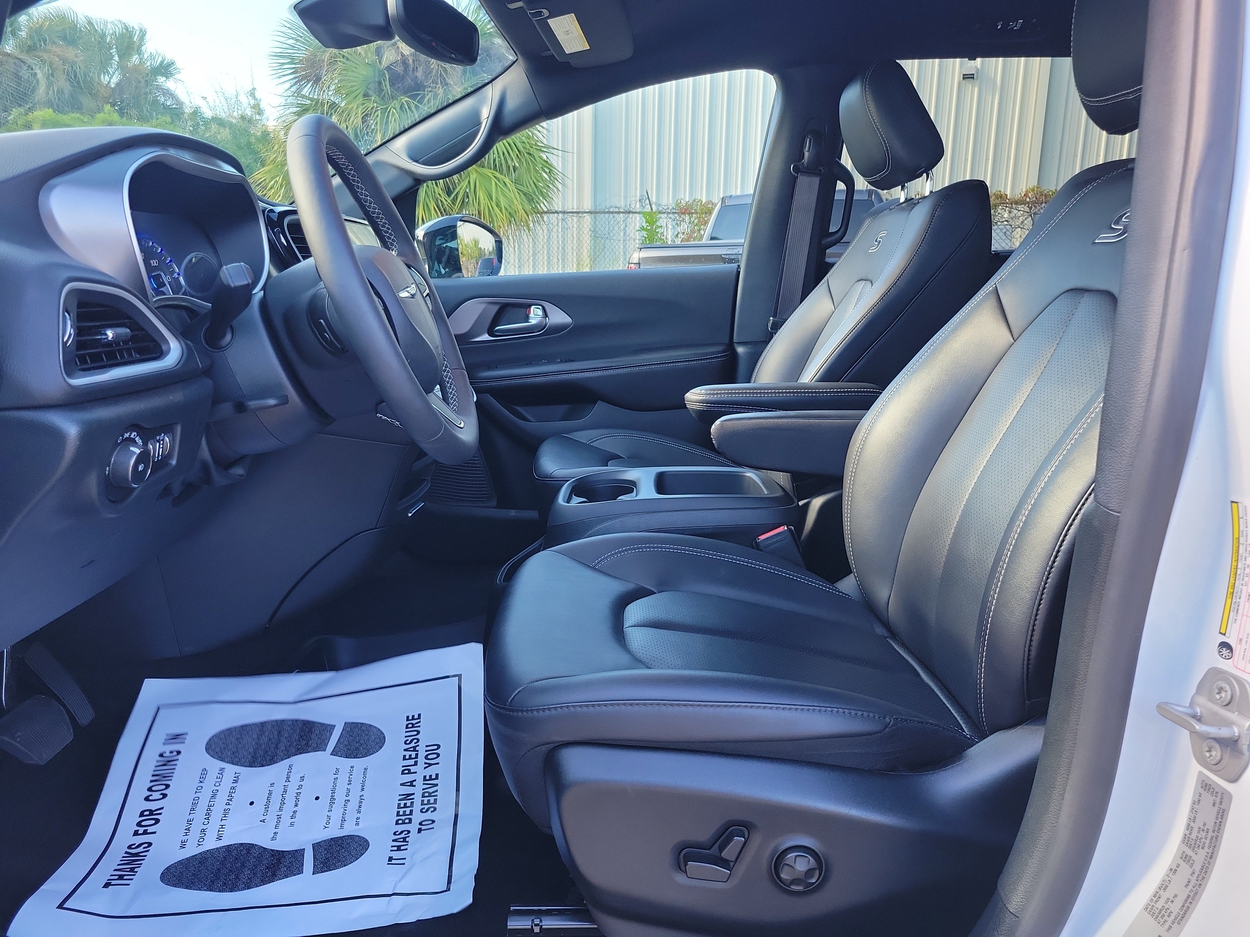 Used 2026 Chrysler Pacifica Select w/ S Appearance Package FWD image 11