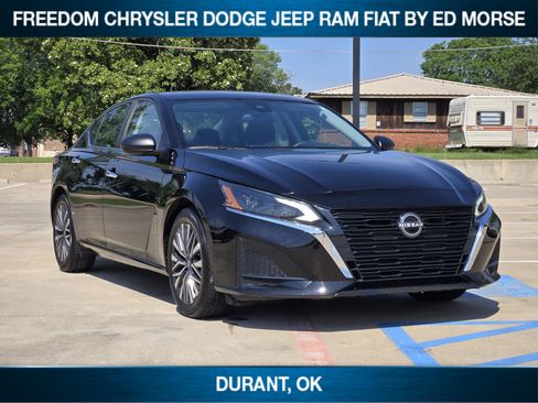 Used 2024 Nissan Altima 2.5 SV FWD image 2