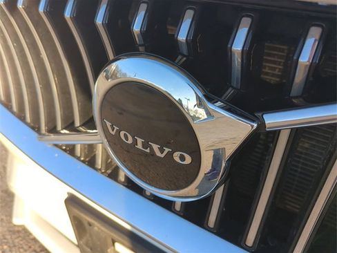 Used 2022 Volvo XC90 T5 Momentum w/ Climate Package image 32