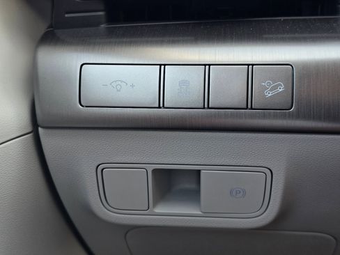 Certified 2025 Hyundai Kona SEL AWD/4WD image 22
