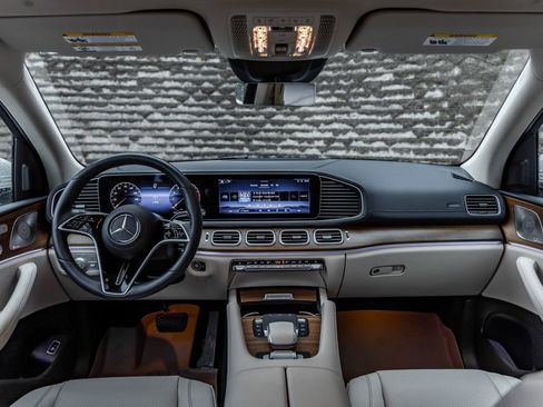 Used 2024 Mercedes-Benz GLS 450 4MATIC image 26