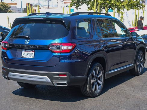 Used 2024 Honda Pilot Touring image 9