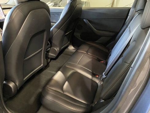 Used 2021 Tesla Model Y Long Range image 9