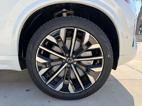 New 2026 Volvo XC90 T8 Ultra w/ Protection Package Premier AWD/4WD image 7