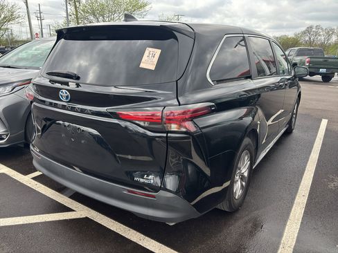 Used 2022 Toyota Sienna LE image 6