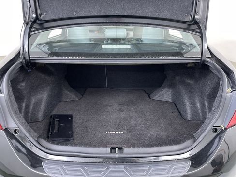 Used 2017 Toyota Corolla LE w/ LE Premium Package w/Moonroof FWD image 21