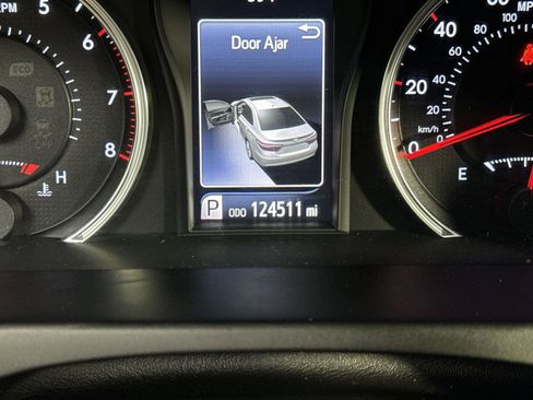 Used 2017 Toyota Camry SE image 21