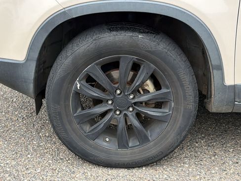 Used 2011 Kia Sorento EX w/ Premium Pkg FWD image 9
