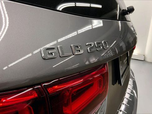 Used 2022 Mercedes-Benz GLB 250 image 14