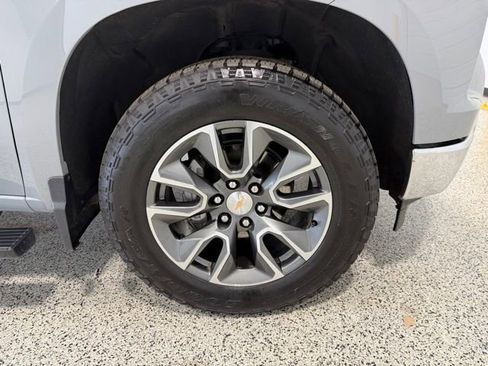 Used 2024 Chevrolet Silverado 1500 LT AWD/4WD image 30