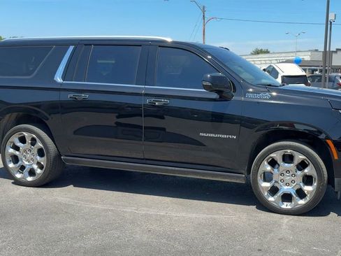 Used 2025 Chevrolet Suburban High Country AWD/4WD image 8