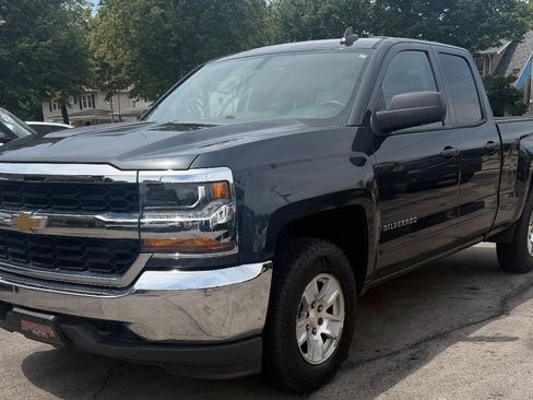 Used 2018 Chevrolet Silverado 1500 LT AWD/4WD image 3