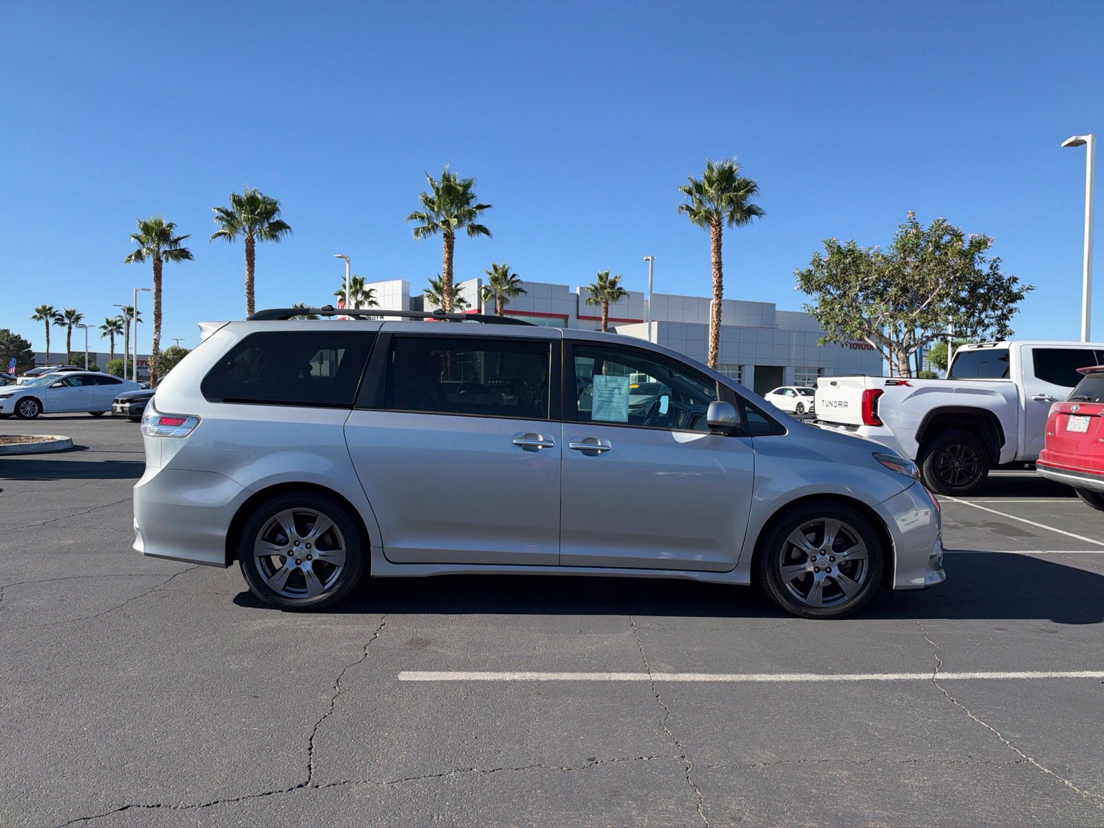 Used 2017 Toyota Sienna SE Premium FWD image 8