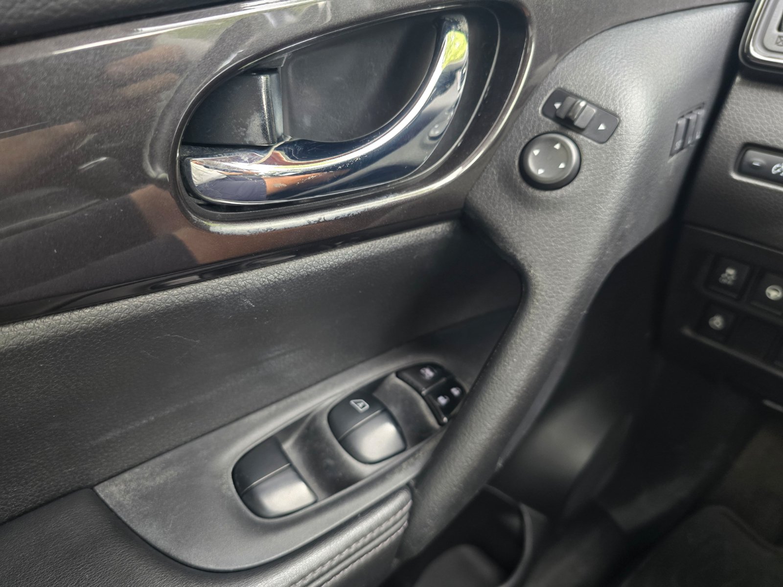 Used 2020 Nissan Rogue SV w/ Premium Package FWD image 24