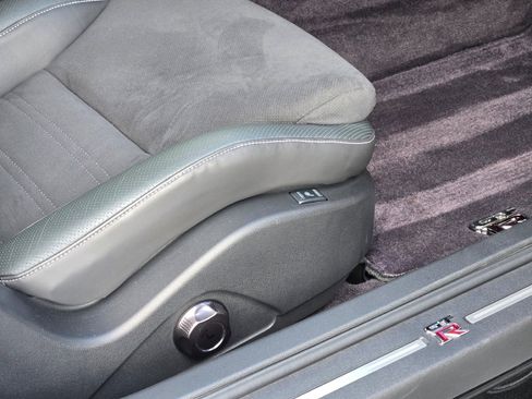 Used 2020 Nissan GT-R Premium image 33