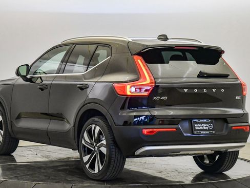 Certified 2025 Volvo XC40 B5 Ultra w/ Climate Package image 2