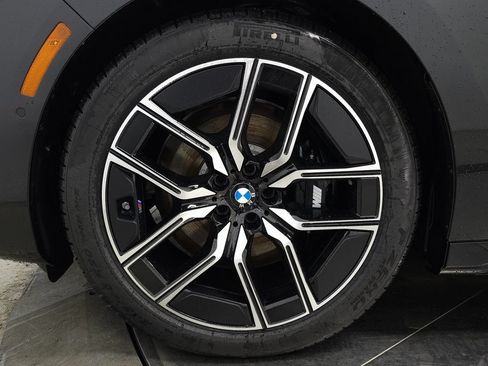 Used 2026 BMW 760i xDrive w/ Executive Package AWD/4WD image 7