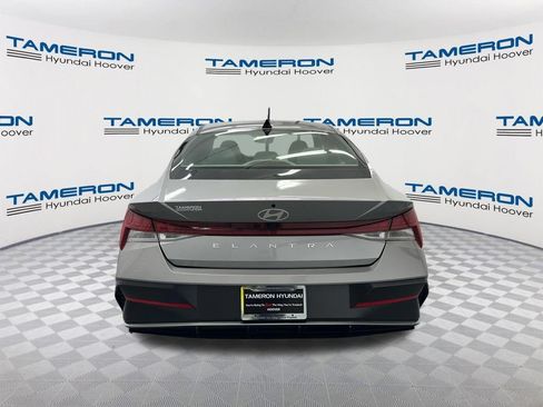 Used 2025 Hyundai Elantra SEL FWD image 4