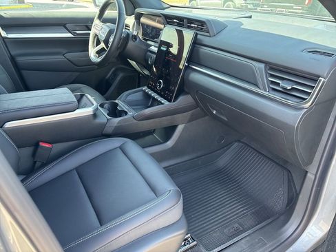 Used 2026 GMC Terrain Elevation w/ Elevation Premium Package AWD/4WD image 11