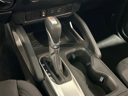 Used 2022 Nissan Frontier SV w/ Technology Package image 16