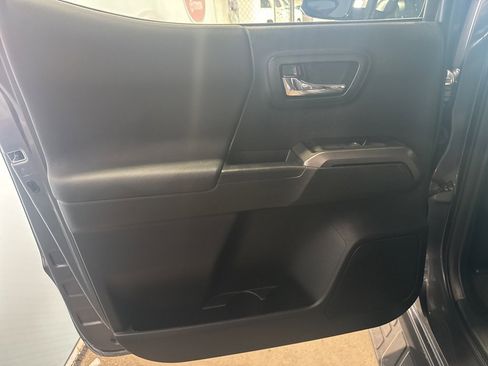 Used 2021 Toyota Tacoma TRD Sport image 28