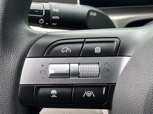 Used 2025 Hyundai Tucson SE image 25