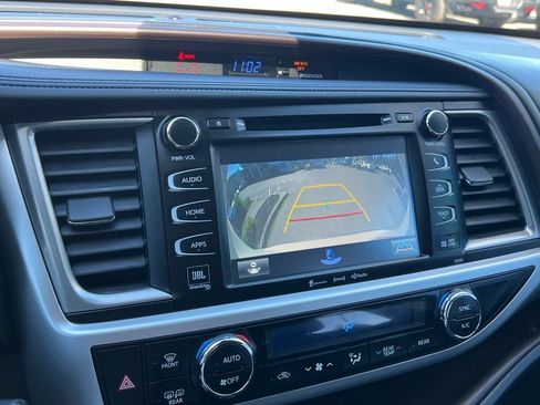 Used 2018 Toyota Highlander Limited Platinum AWD/4WD image 24