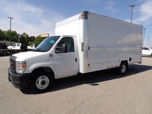 Used 2021 Ford E-350 and Econoline 350 Super Duty image 3