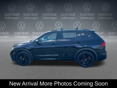 Used 2023 Volkswagen Tiguan SE R-Line FWD image 3