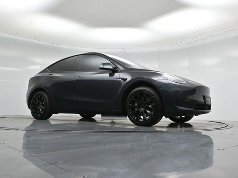 Used 2024 Tesla Model Y Long Range image 2