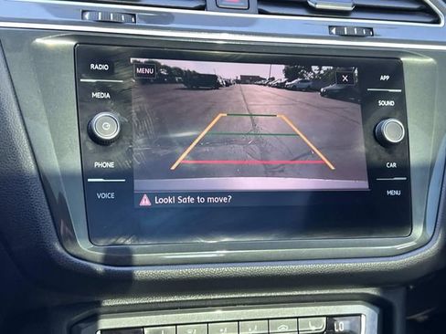Used 2020 Volkswagen Tiguan SE w/ Panoramic Sunroof Package FWD image 24
