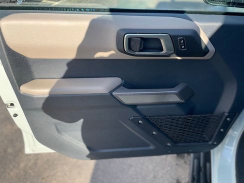 Used 2023 Ford Bronco Wildtrak image 4