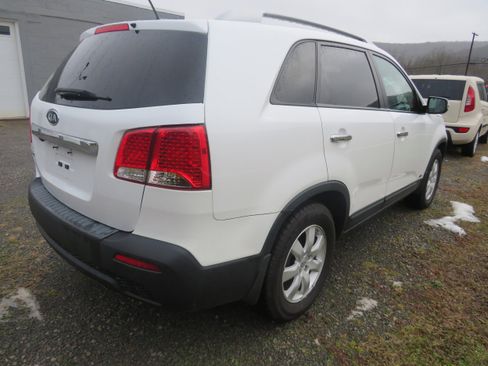 Used 2013 Kia Sorento LX w/ Convenience Pkg image 7