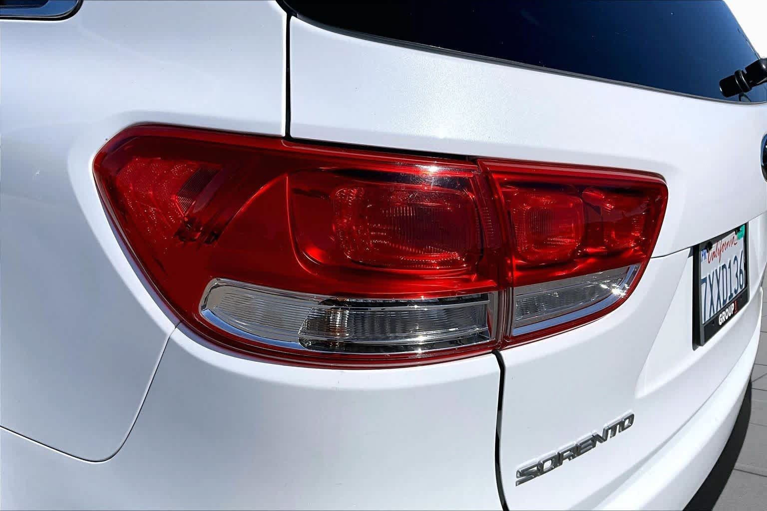 Used 2017 Kia Sorento EX FWD image 28