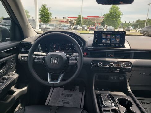 Certified 2023 Honda Pilot Touring image 25