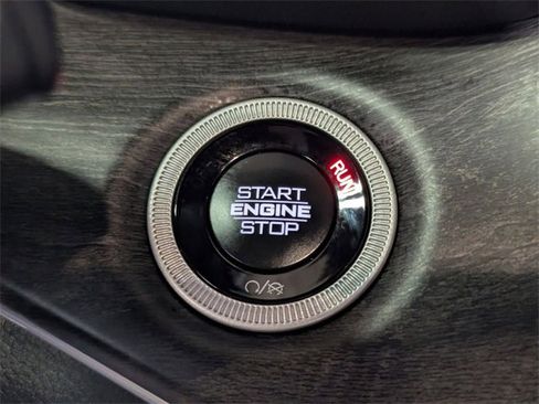 Used 2025 Jeep Grand Cherokee L Limited w/ Black Appearance Package image 21