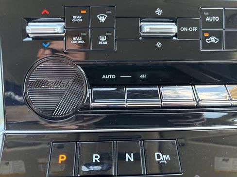 Used 2025 Nissan Armada SV AWD/4WD image 23