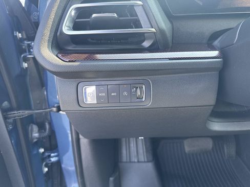 Used 2025 Chevrolet Traverse Z71 w/ Driver Confidence Package AWD/4WD image 23