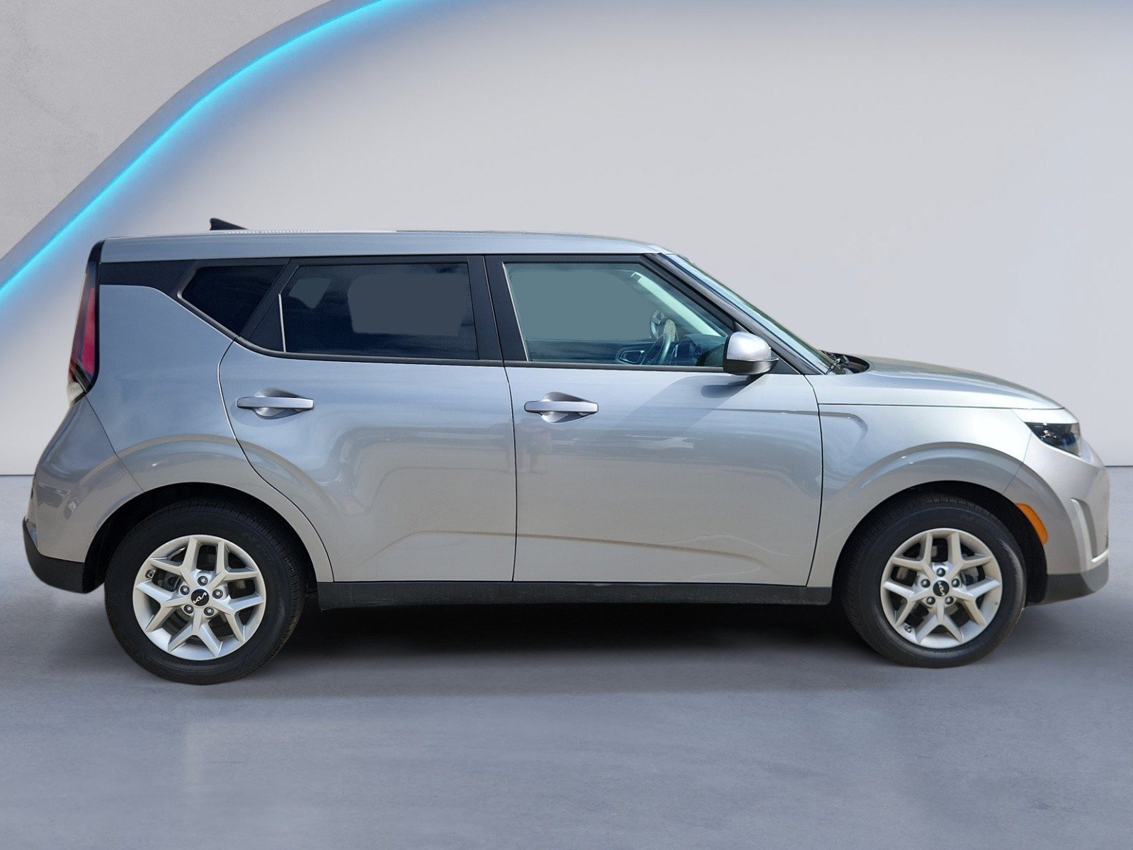 Used 2025 Kia Soul LX w/ LX Technology Package FWD image 3
