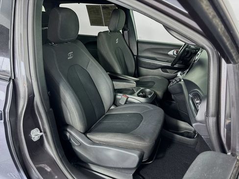 Used 2019 Chrysler Pacifica Touring Plus w/ S Appearance Package FWD image 28