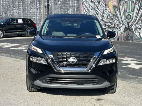 Used 2023 Nissan Rogue SV FWD image 2