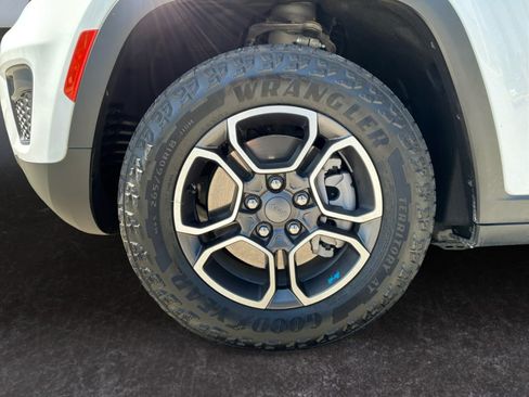 Used 2023 Jeep Grand Cherokee Trailhawk AWD/4WD image 9