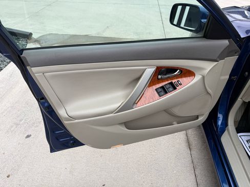 Used 2010 Toyota Camry image 12